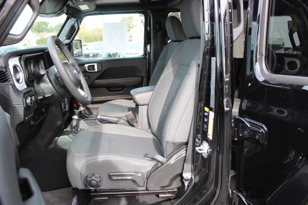 Used 2025 Jeep Wrangler Unlimited Sahara image 12