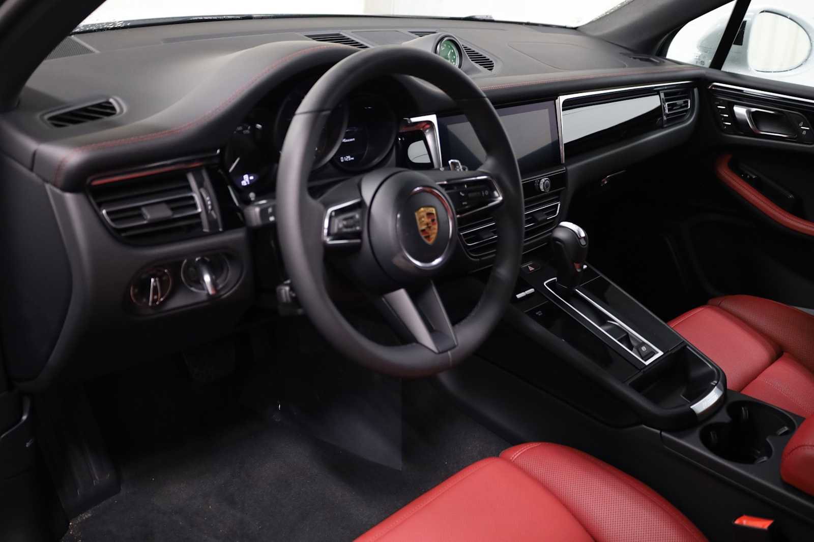 New 2026 Porsche Macan image 4