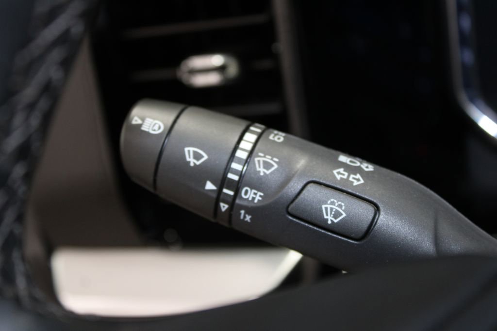 Used 2024 Chevrolet Silverado 3500 LT w/ Convenience Package image 39