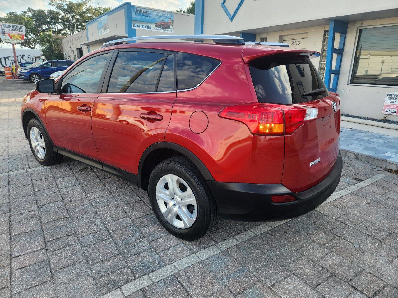 Used 2015 Toyota RAV4 LE FWD image 5