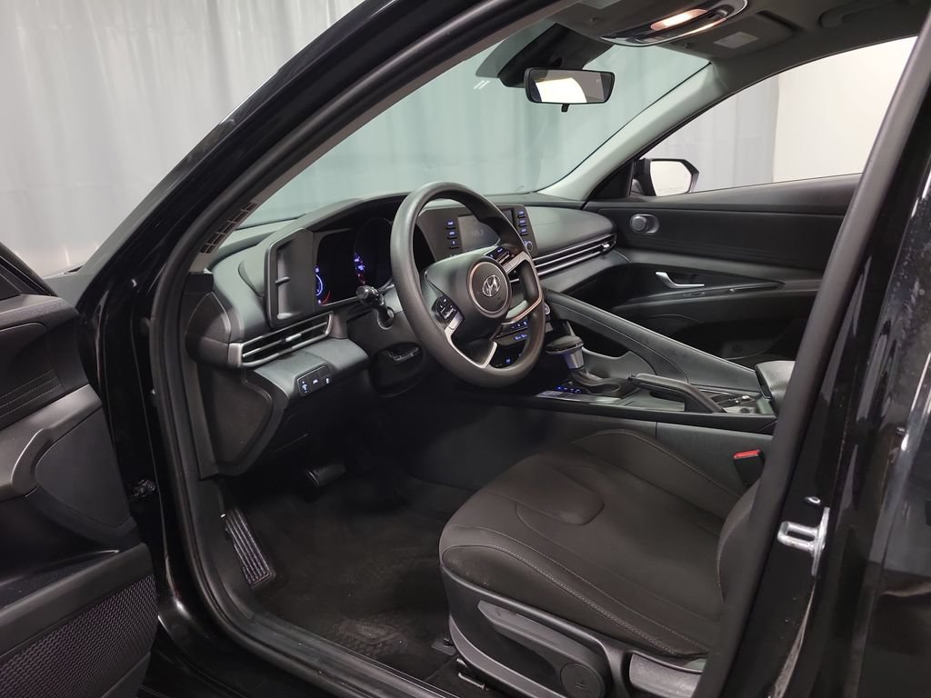 Used 2023 Hyundai Elantra SEL FWD image 12