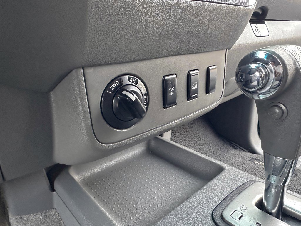 Used 2011 Nissan Frontier SV w/ SV Premium Utility Pkg AWD/4WD image 31