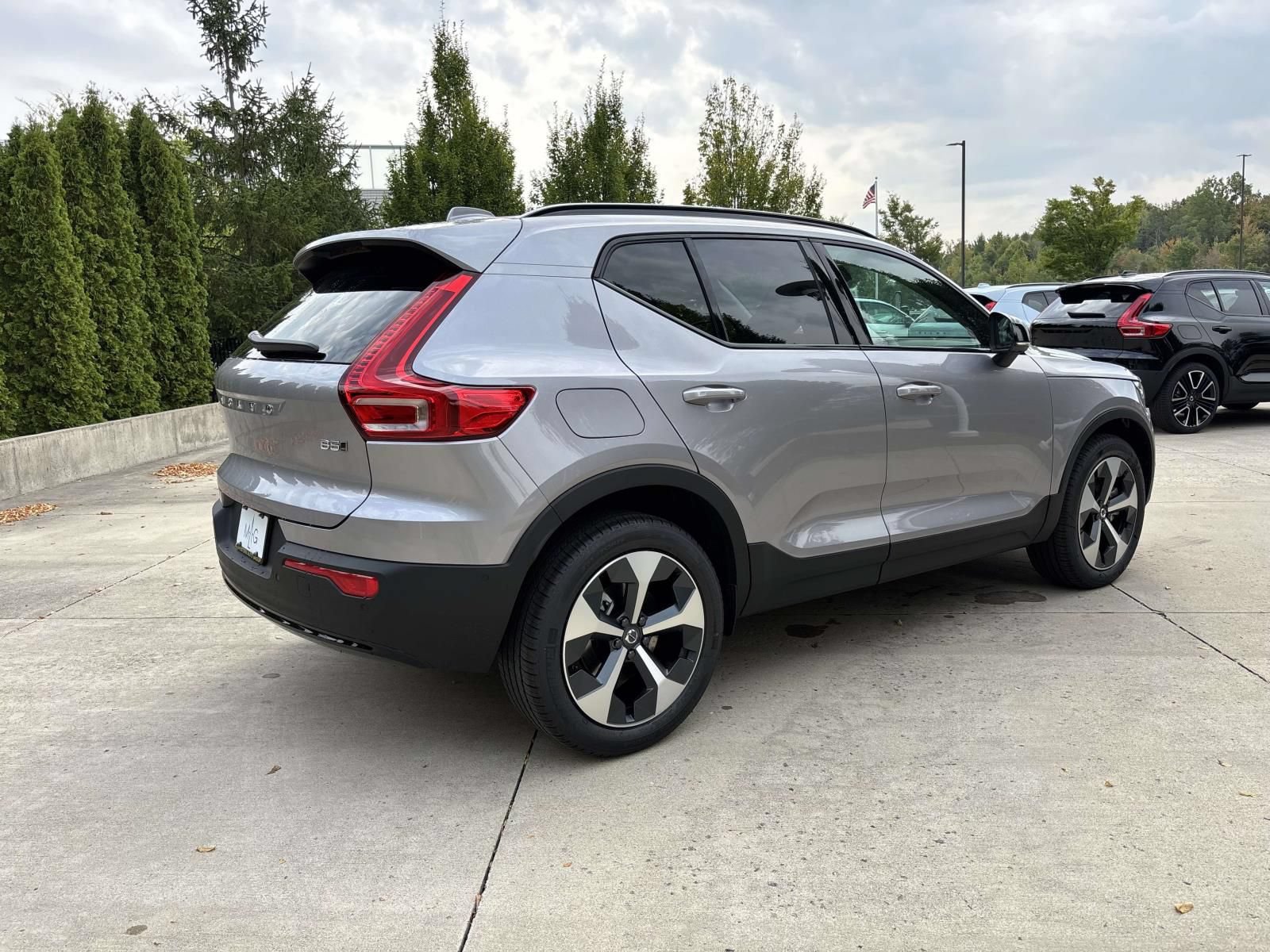 New 2026 Volvo XC40 B5 Plus w/ Protection Package Premier AWD/4WD image 7