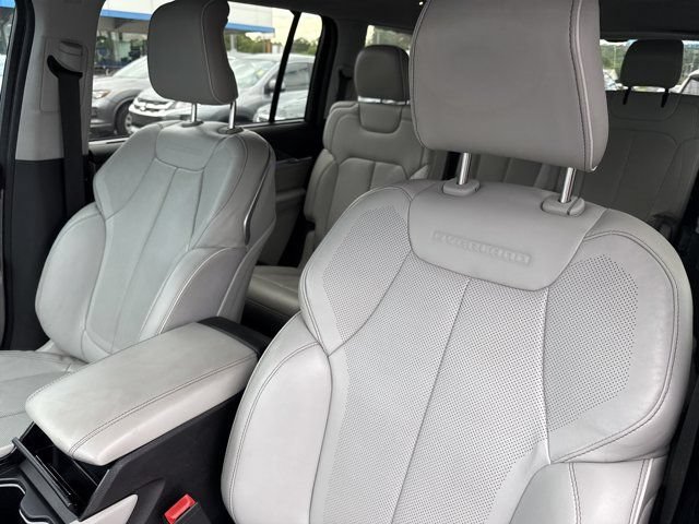 Used 2021 Jeep Grand Cherokee L Overland w/ Luxury Tech Group IV AWD/4WD image 16