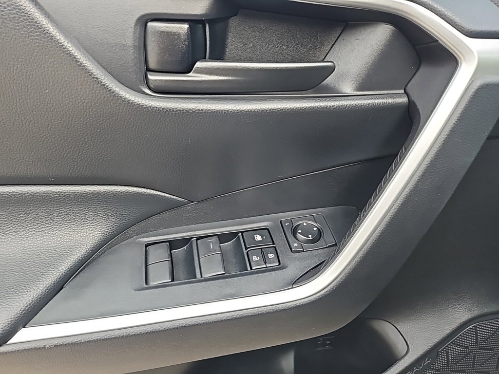 Used 2024 Toyota RAV4 LE image 17