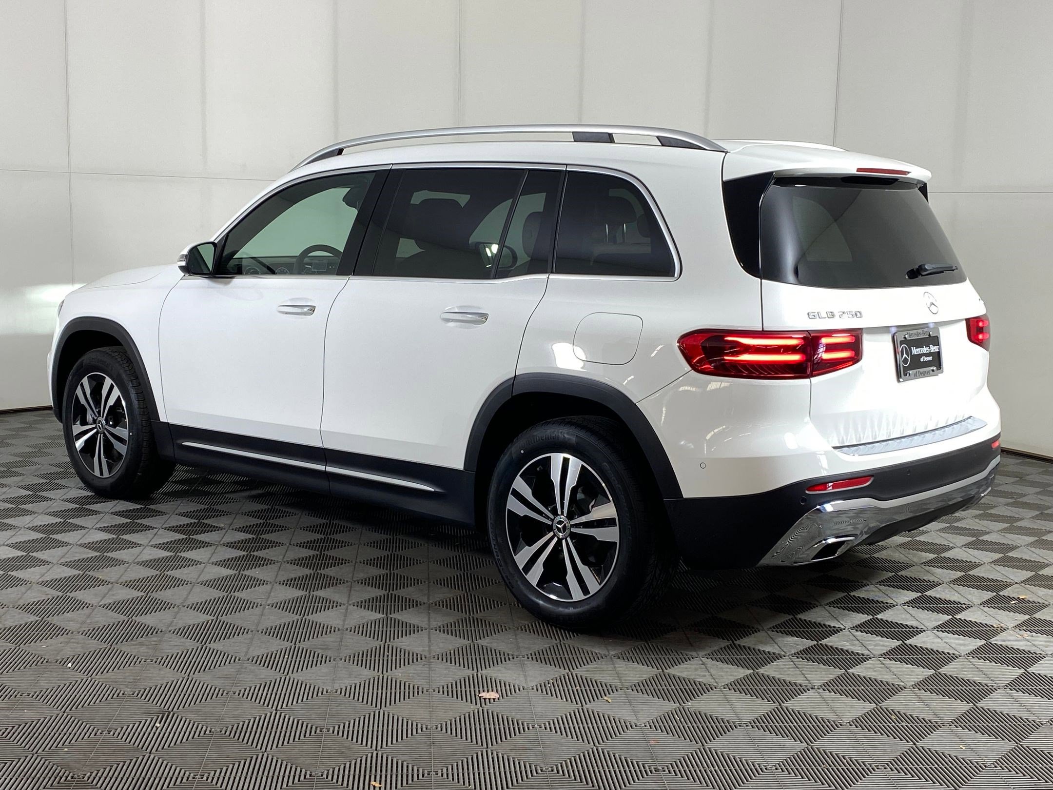 New 2025 Mercedes-Benz GLB 250 4MATIC image 3