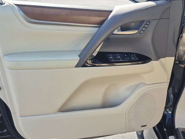 Used 2017 Lexus LX 570 4WD w/ Luxury Package image 13