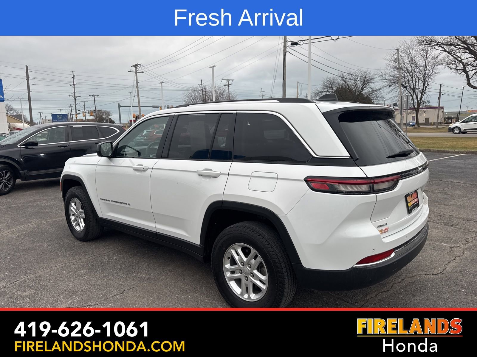 Used 2023 Jeep Grand Cherokee Laredo image 3