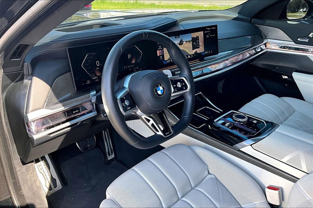 Used 2023 BMW 740i image 14