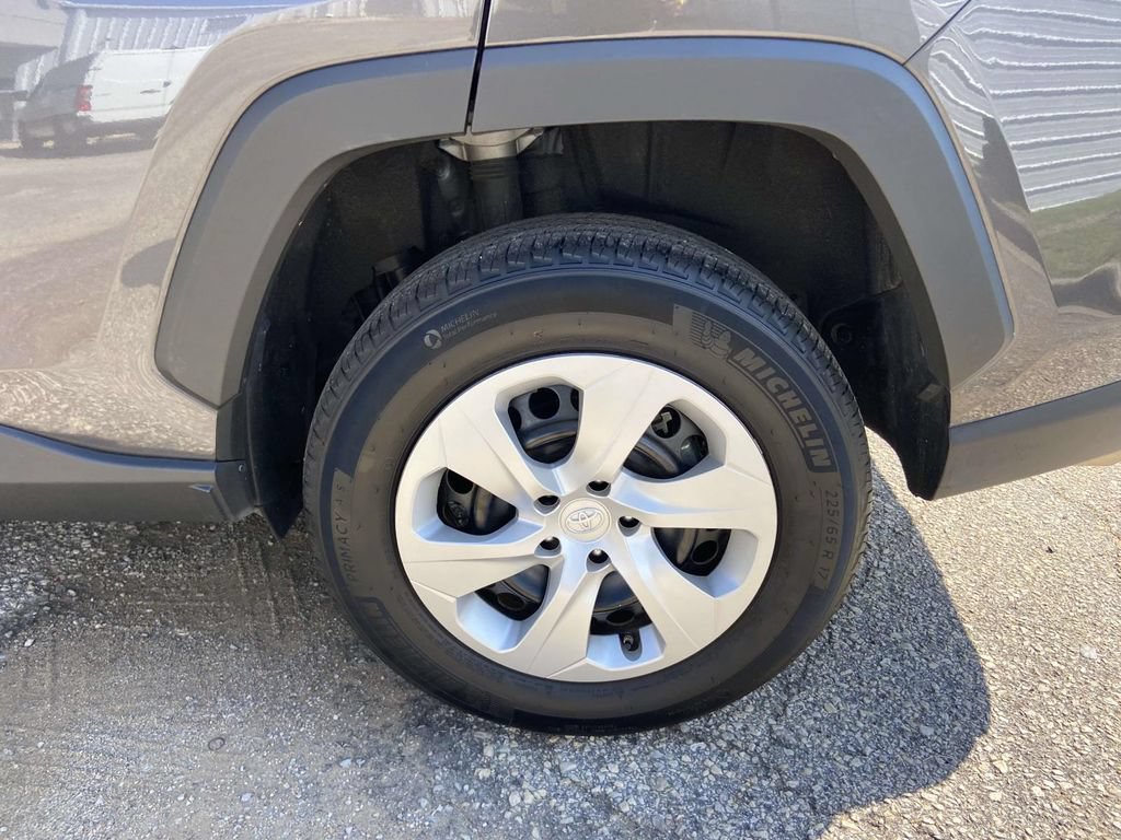 Used 2025 Toyota RAV4 LE AWD/4WD image 18