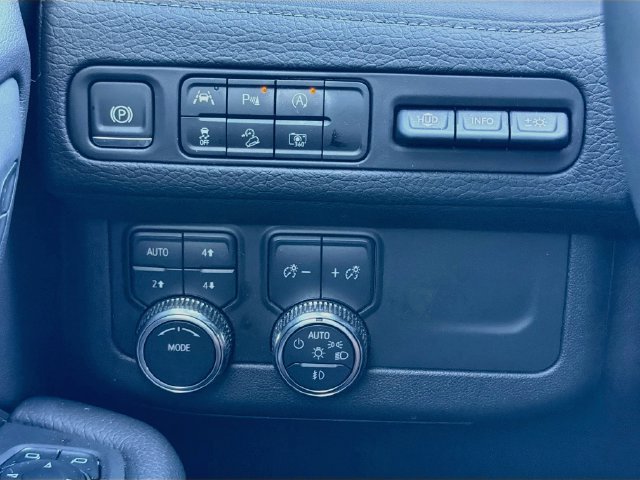 Used 2024 GMC Yukon Denali AWD/4WD image 37