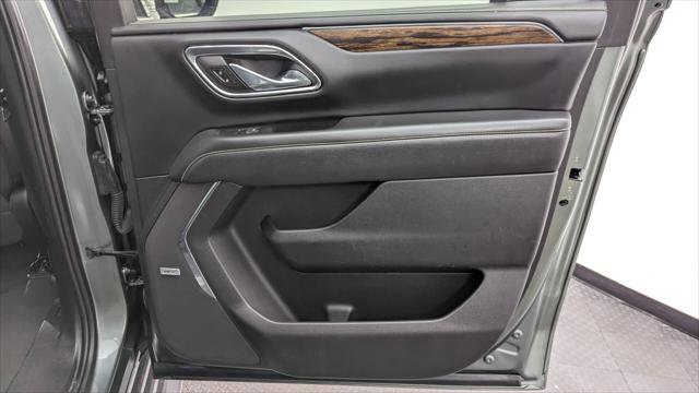 Used 2023 Chevrolet Suburban Premier image 23