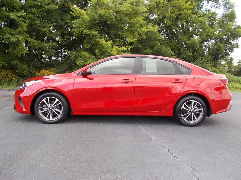 Used 2023 Kia Forte LXS w/ LXS Technology Package FWD image 2