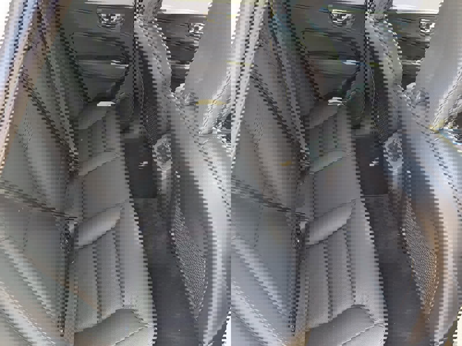 Used 2023 Volvo XC60 B5 Plus image 10