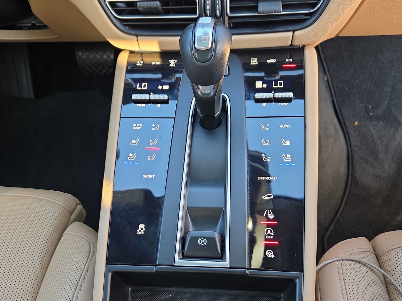 Used 2022 Porsche Macan AWD/4WD image 21
