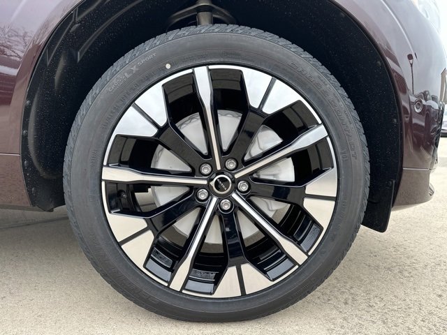 New 2026 Volvo XC60 B5 Plus w/ Climate Package image 9