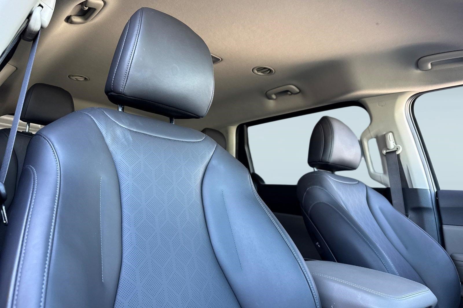Used 2026 Kia Carnival FWD image 30