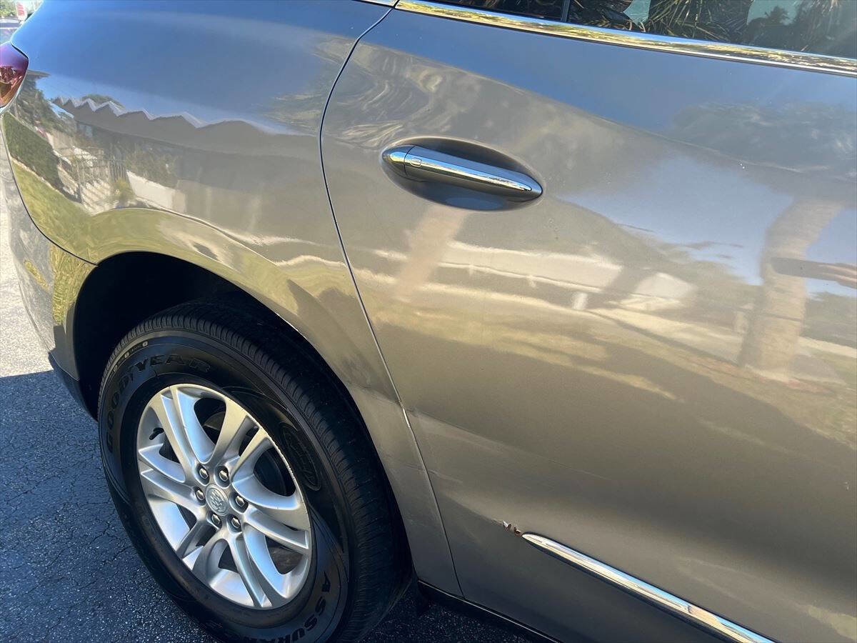 Used 2018 Buick Enclave Essence image 16