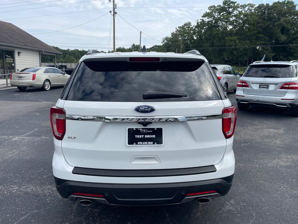 Used 2018 Ford Explorer XLT FWD image 5