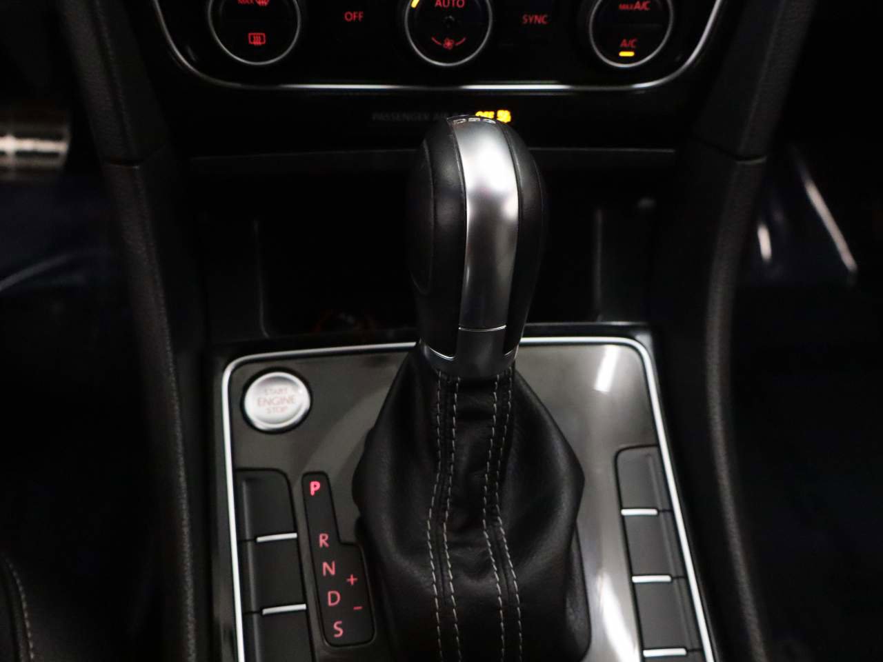 Used 2018 Volkswagen Passat GT FWD image 9