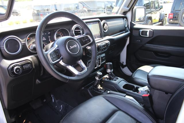 Used 2018 Jeep Wrangler Unlimited Sahara w/ Dual Top Group AWD/4WD image 5