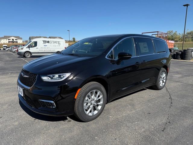 New 2026 Chrysler Pacifica Select