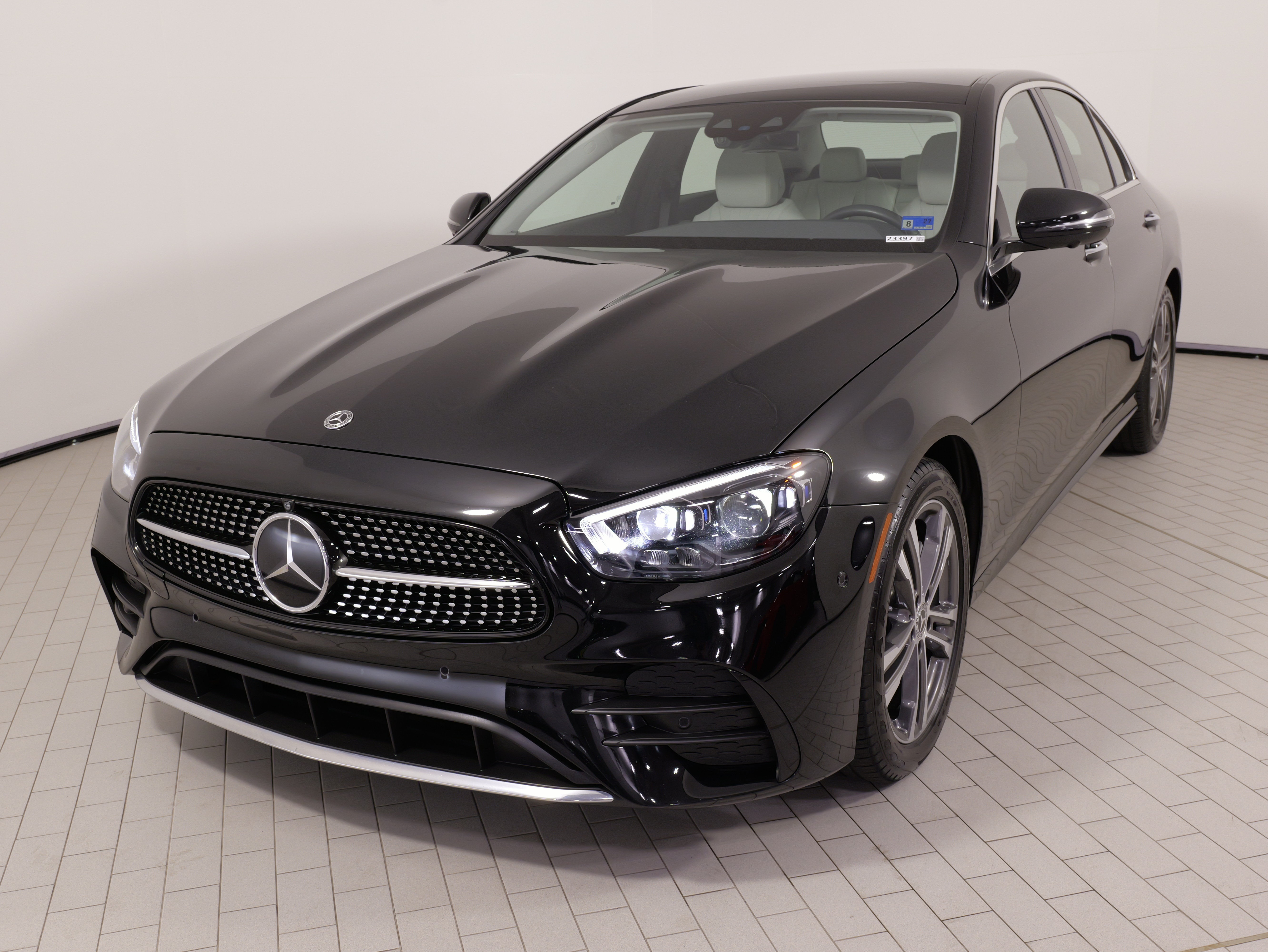 Used 2023 Mercedes-Benz E 350 4MATIC Sedan image 4