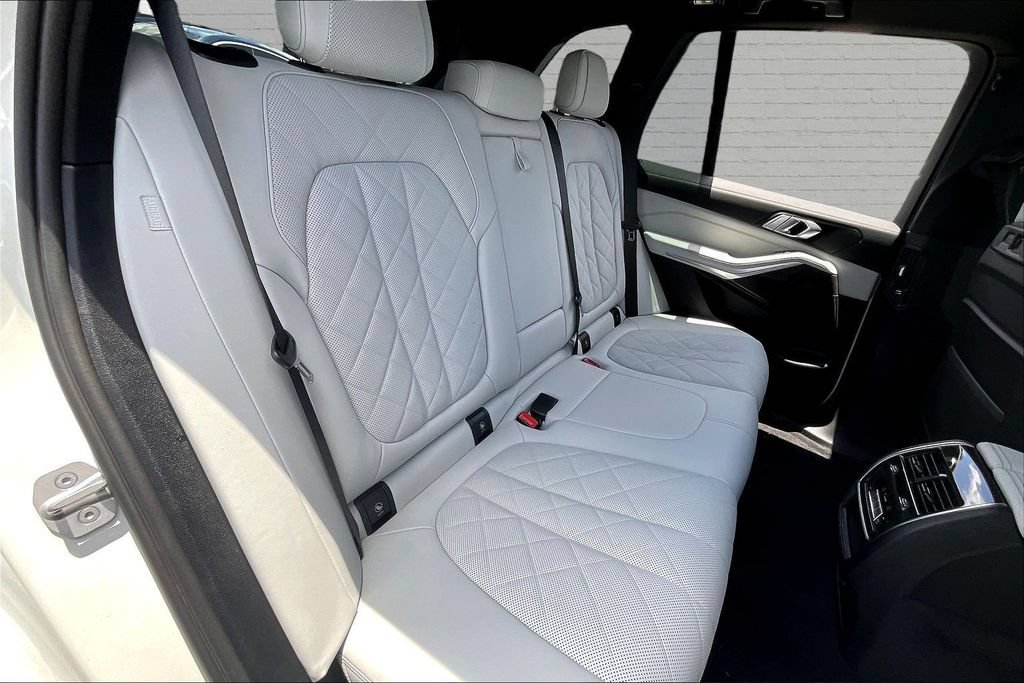 Used 2023 BMW X5 sDrive40i w/ M Sport Package RWD image 16