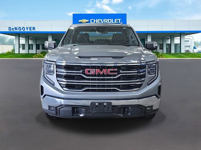 Used 2024 GMC Sierra 1500 SLT image 2