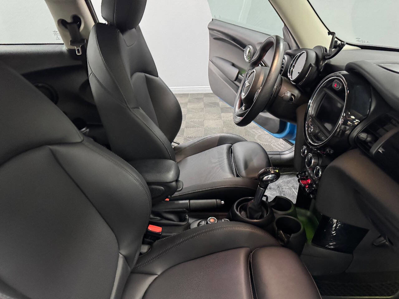 Used 2019 MINI Cooper S w/ Signature Upholstery Package image 44