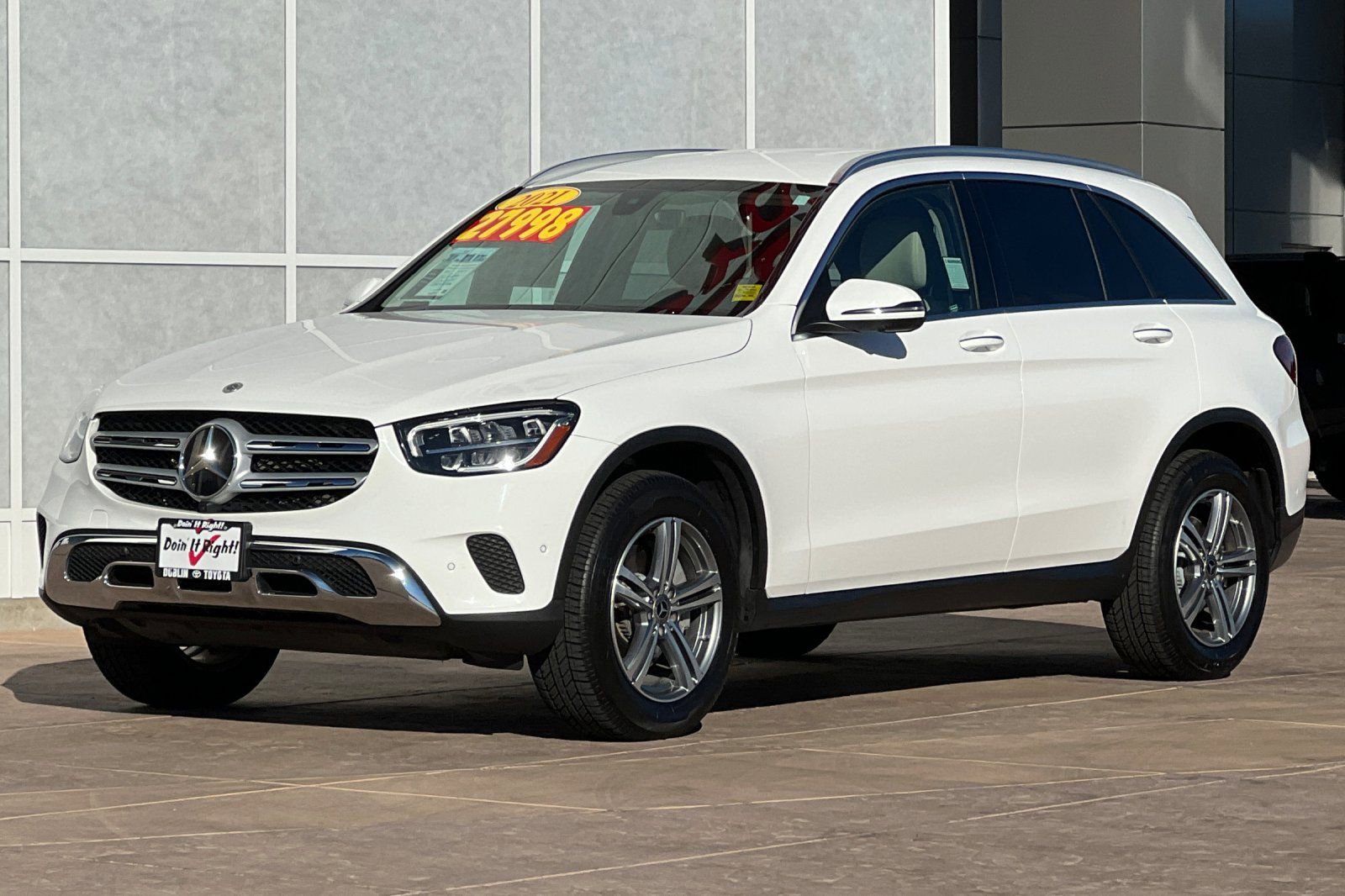 Used 2021 Mercedes-Benz GLC 300 4MATIC w/ Premium Package image 8
