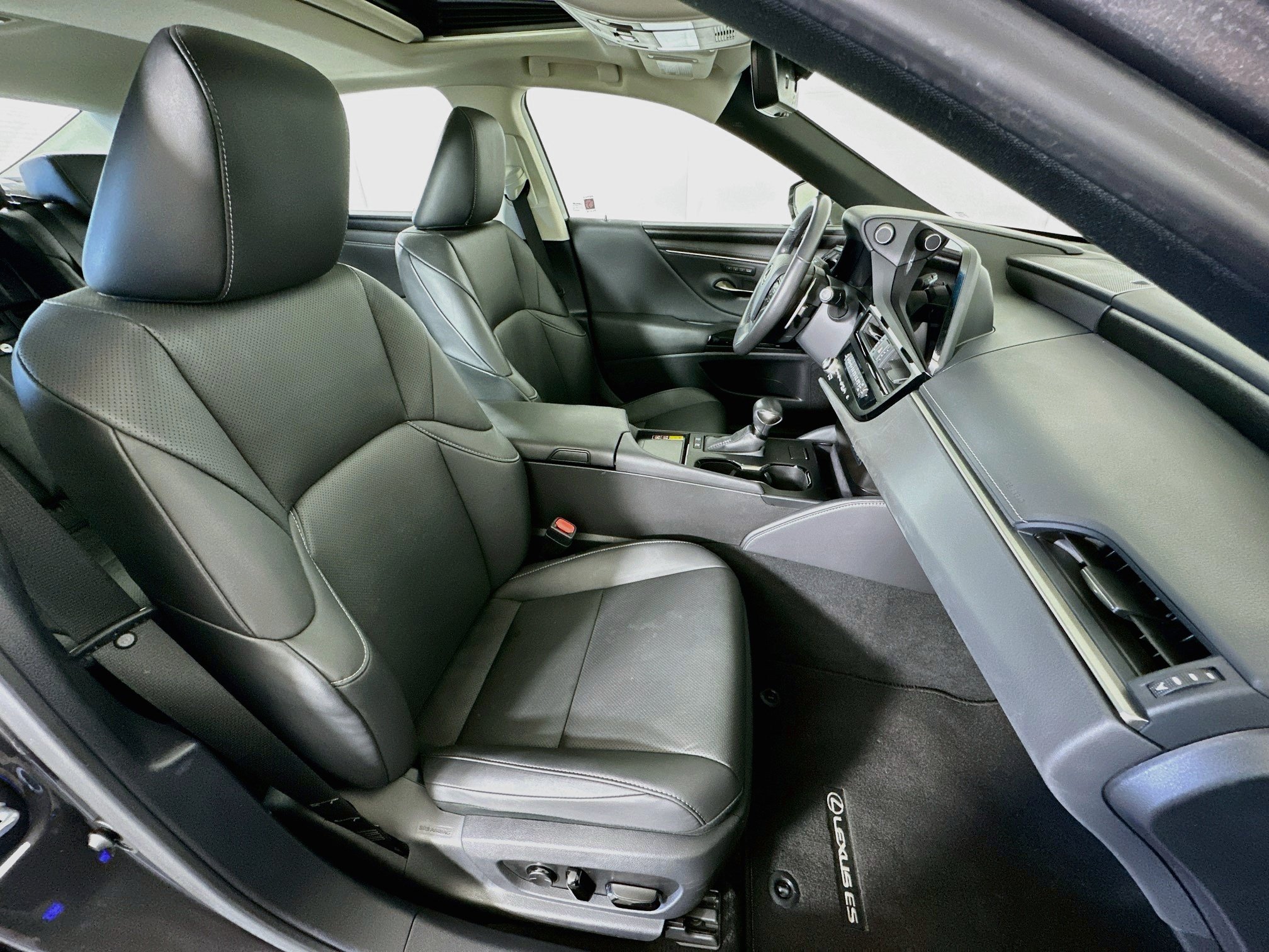 Used 2024 Lexus ES 300h w/ Premium Package FWD image 31