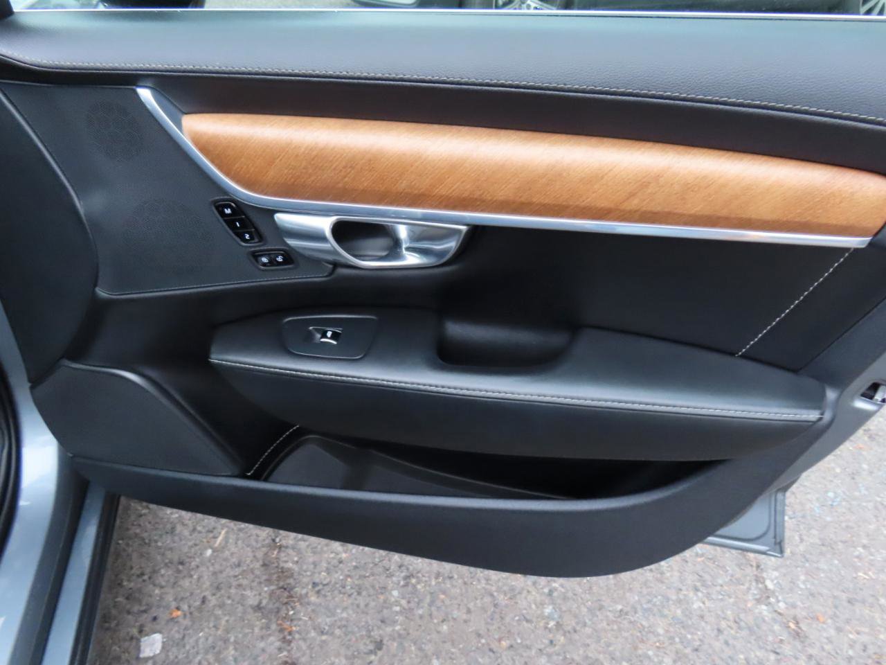 Used 2018 Volvo S90 T6 Inscription w/ Convenience Package image 18