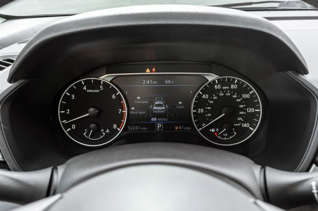 Used 2024 Nissan Altima 2.5 SV image 13