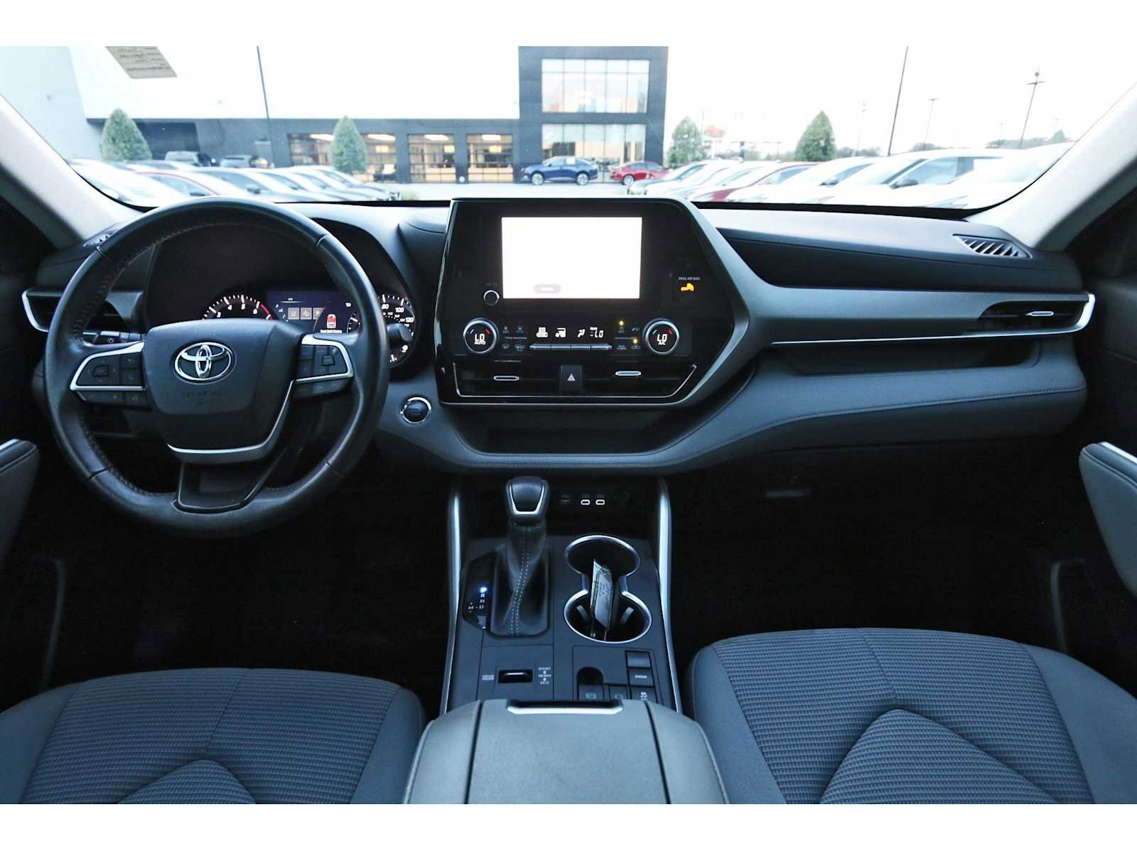 Used 2023 Toyota Highlander LE image 7