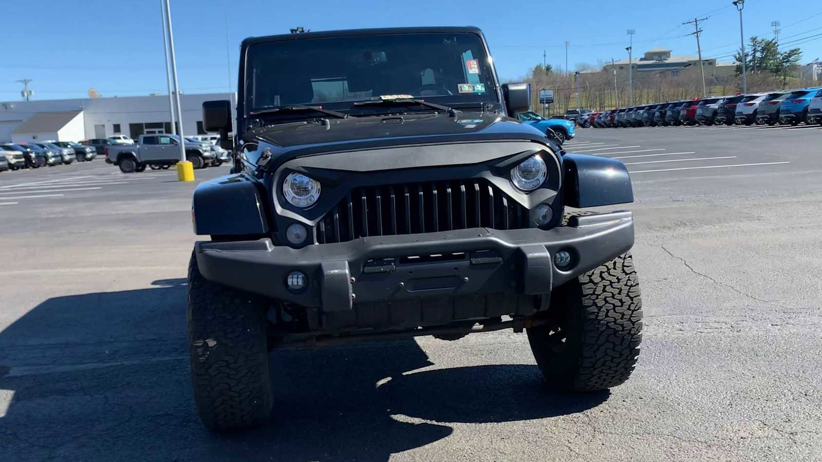 Used 2017 Jeep Wrangler Unlimited Sahara image 3