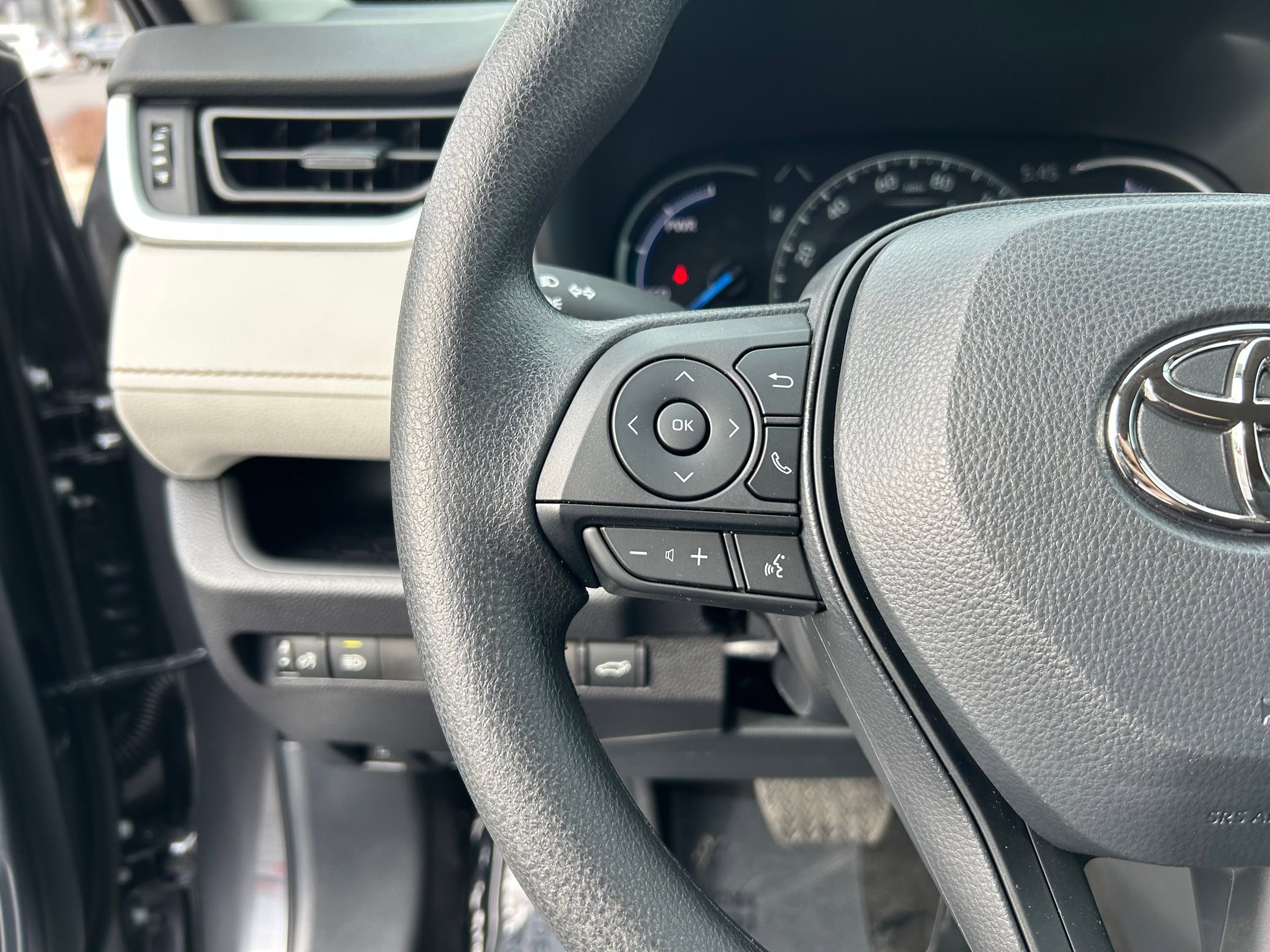 Certified 2025 Toyota RAV4 XLE w/ Convenience Package image 15