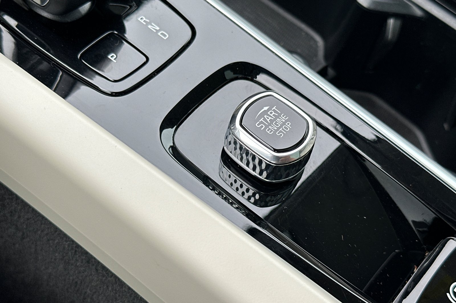 Certified 2023 Volvo XC60 B5 Plus w/ Protection Package Premier FWD image 26
