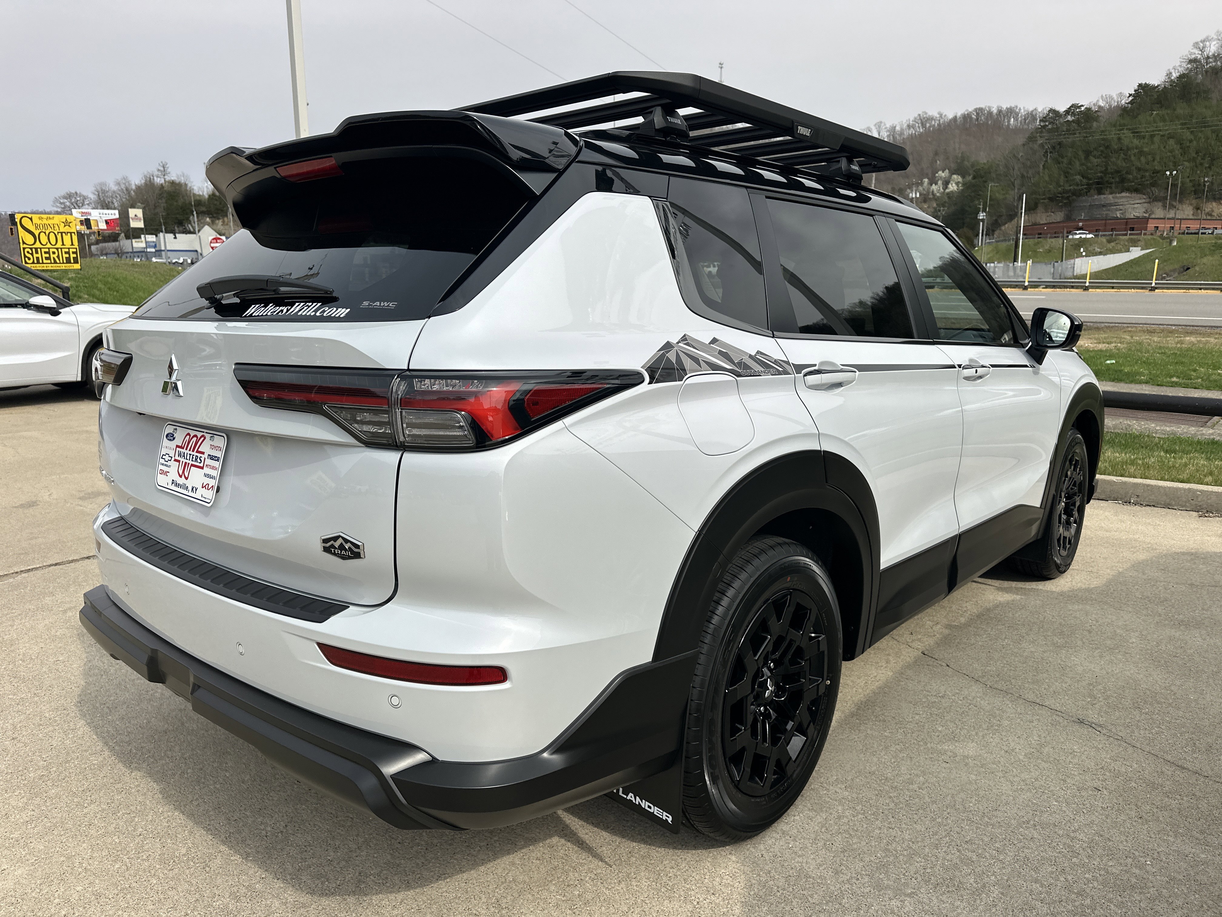 New 2026 Mitsubishi Outlander Trail Edition AWD/4WD image 2