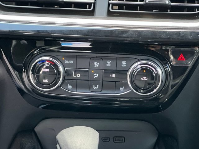 Used 2025 Chevrolet Trax RS w/ Sunroof Package FWD image 11