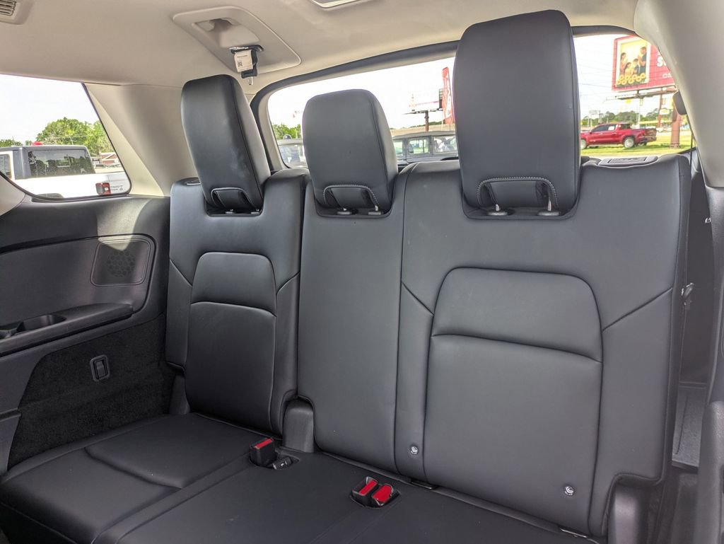 Used 2023 Nissan Pathfinder Platinum image 32