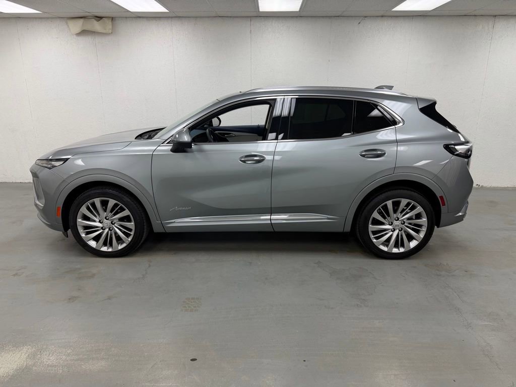 Used 2025 Buick Envision Avenir AWD/4WD image 2