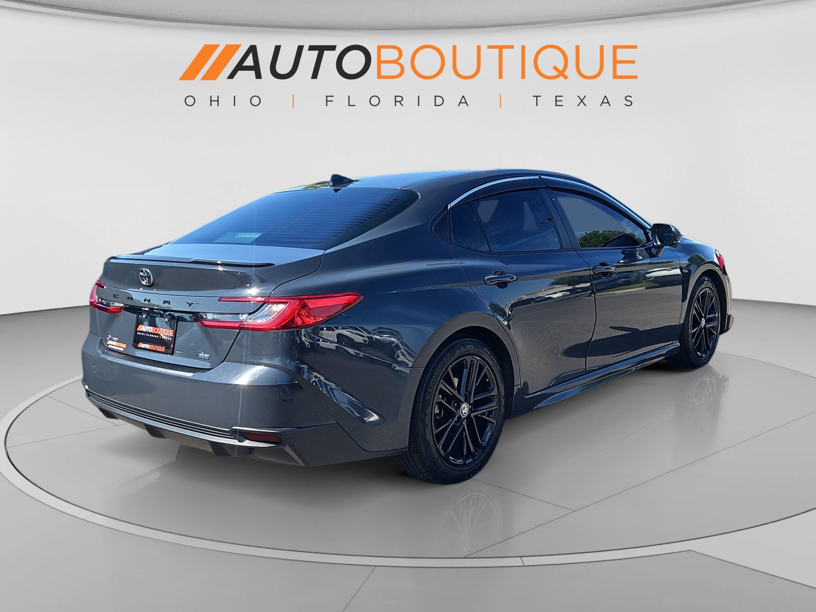 Used 2025 Toyota Camry SE FWD image 5