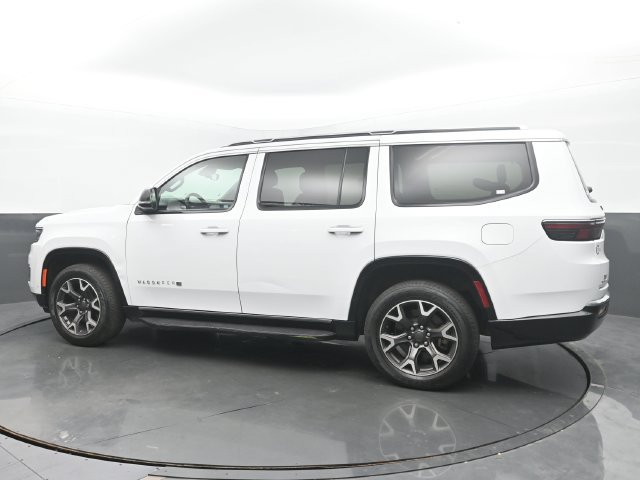 Used 2023 Jeep Wagoneer Series III w/ Preferred Equipment Group AWD/4WD image 3