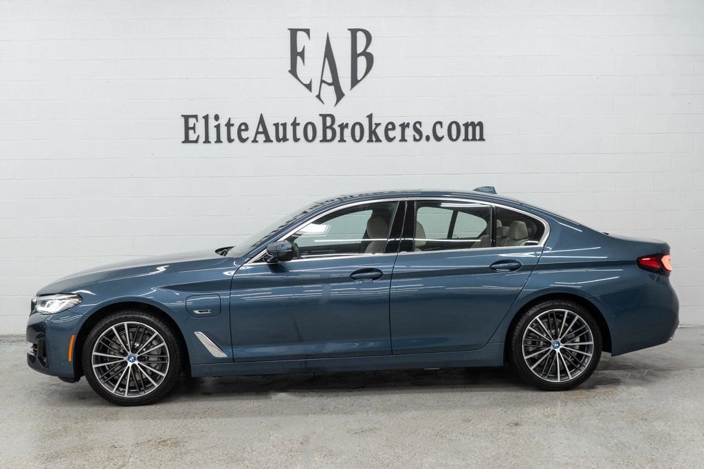 Used 2023 BMW 530e xDrive w/ Premium Package image 2