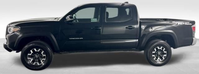 Used 2022 Toyota Tacoma TRD Off-Road RWD image 5