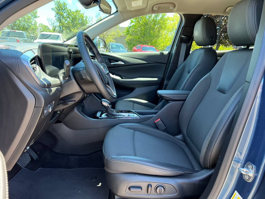 Used 2024 Buick Encore GX Preferred w/ Comfort Package AWD/4WD image 3