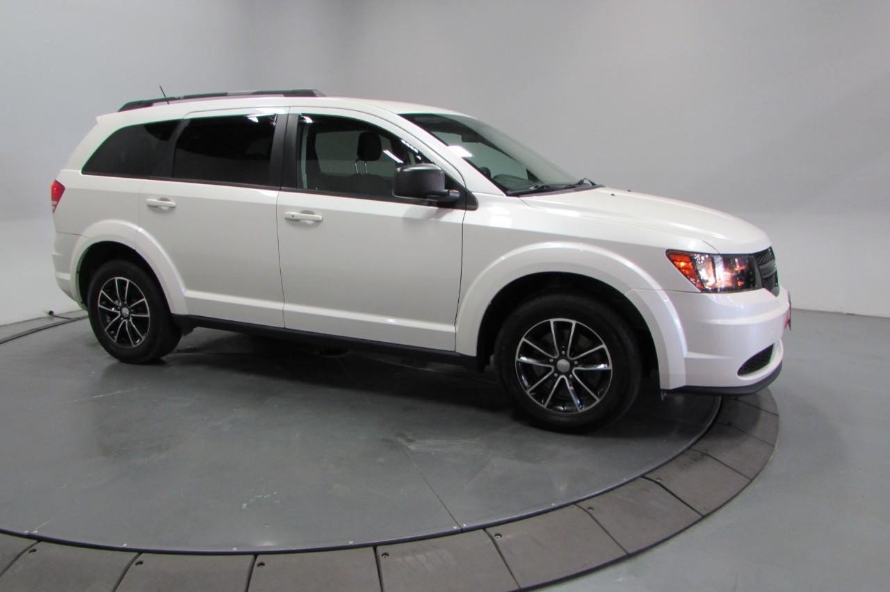 Used 2017 Dodge Journey SE FWD image 4