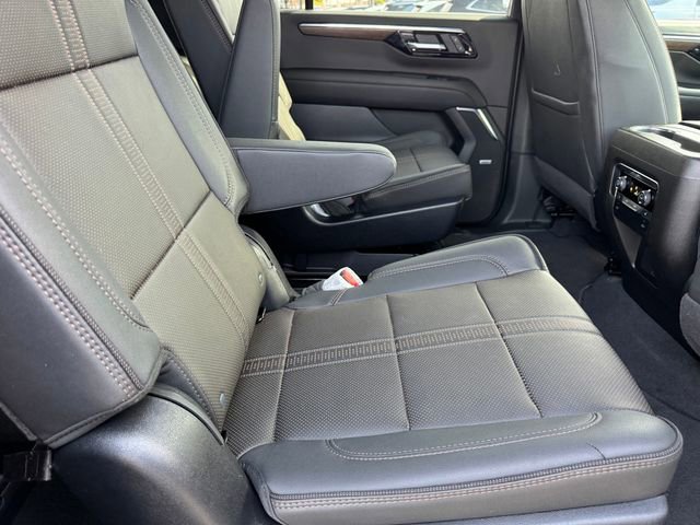 Used 2025 Chevrolet Suburban High Country image 9