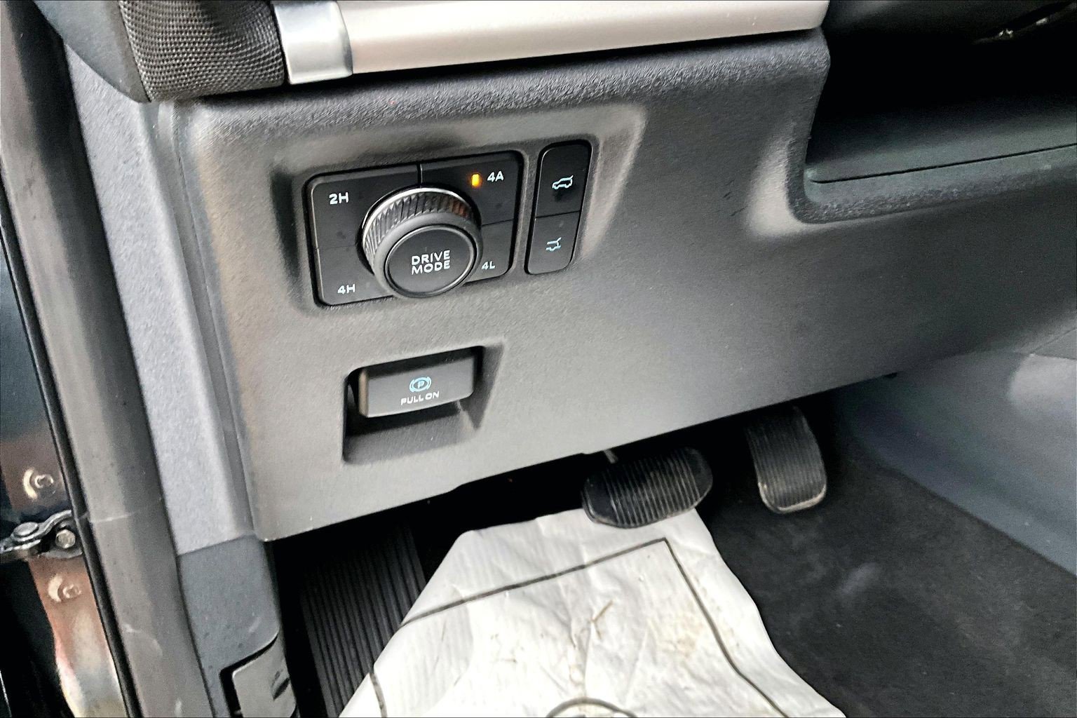 Used 2025 Ford Expedition Active image 34